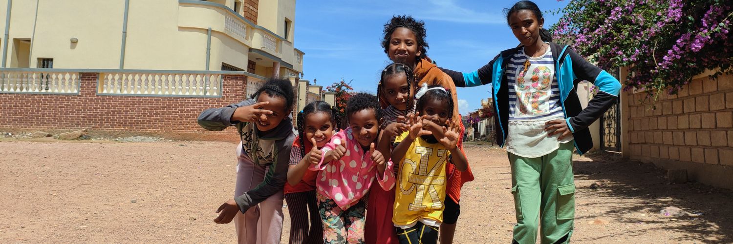 外人ⵣ𒌐𓂆 banner