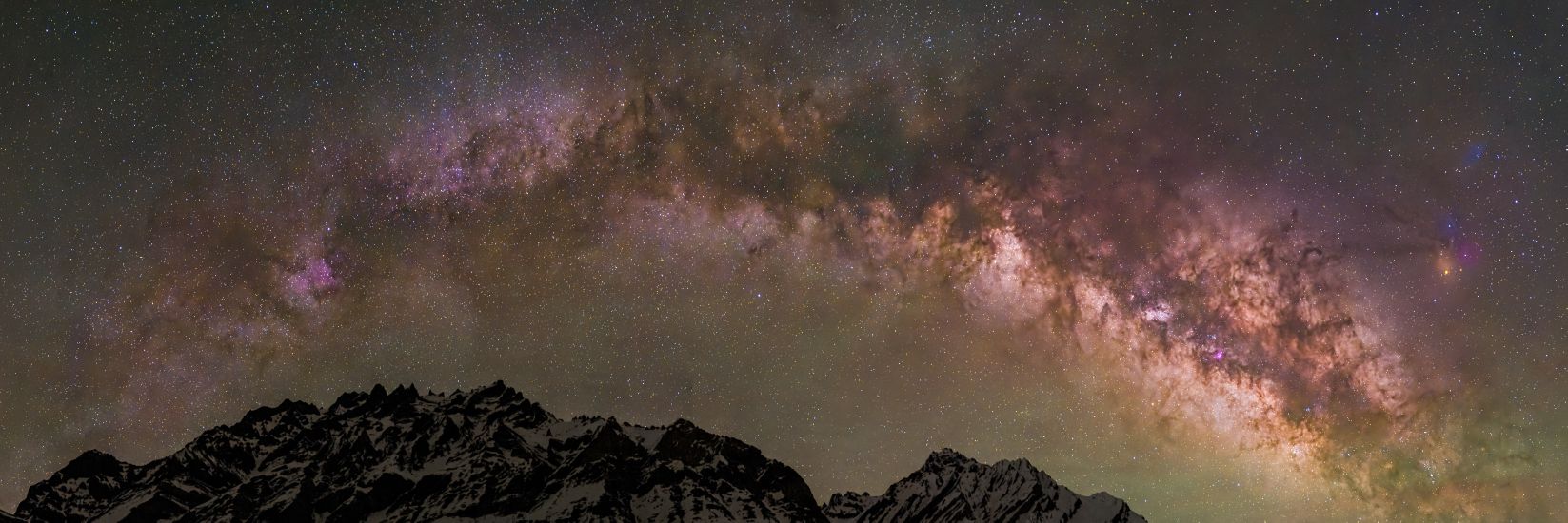 naiteekv's profile banner image