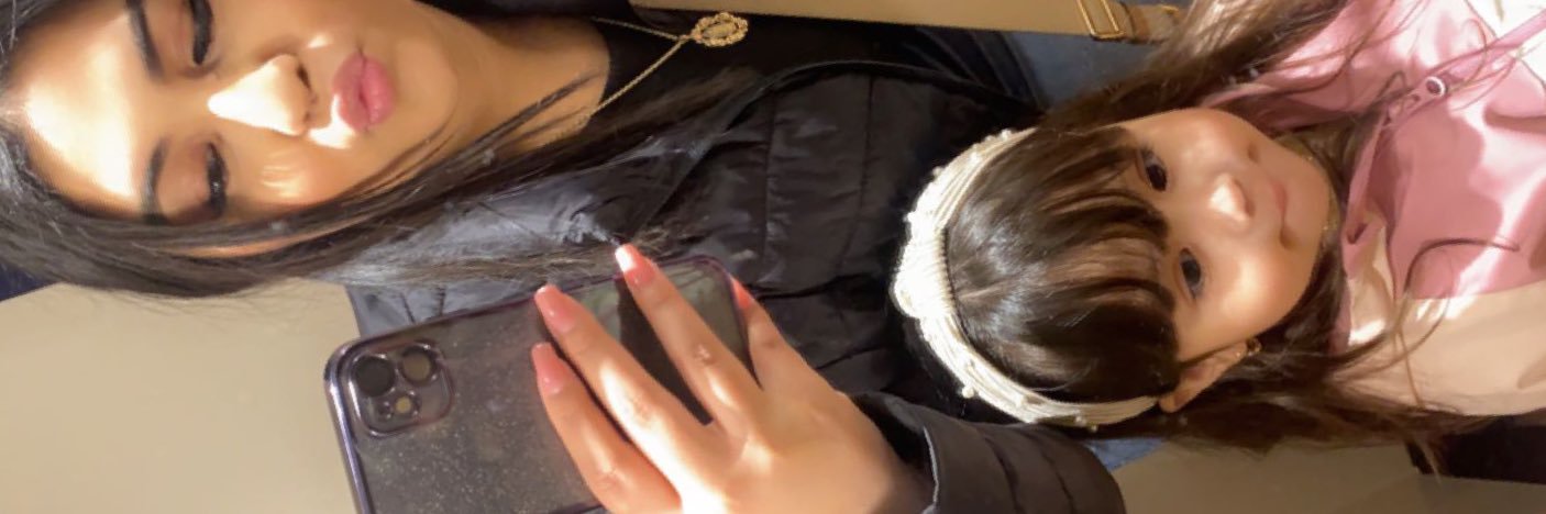 danielaluuv's profile banner image