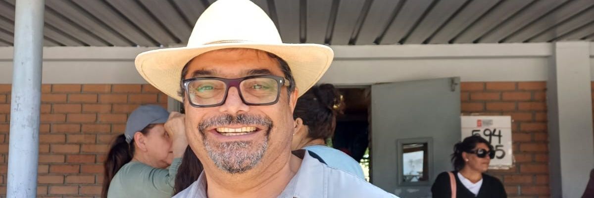 🇨🇱 Con el corazón rojo y siempre a la izquierda banner