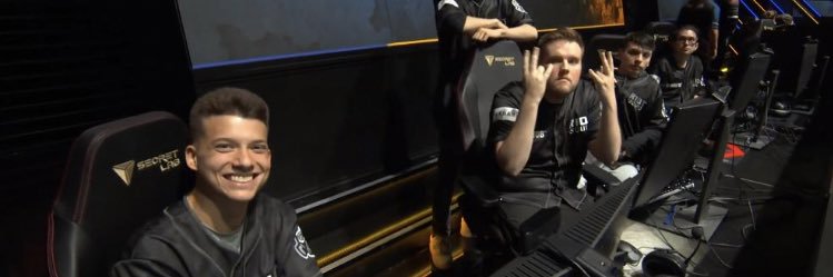 Protuhge's profile banner image