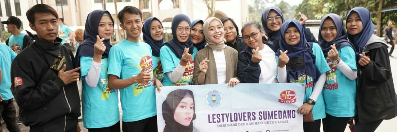 deasy natalia syari banner