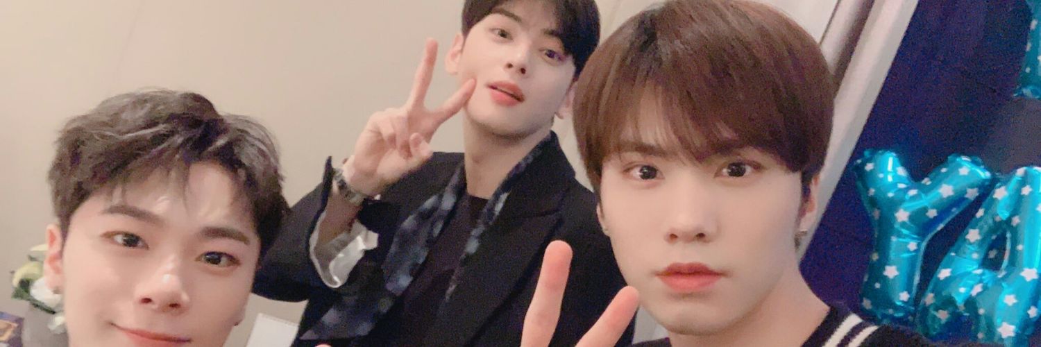 astromoonie's profile banner image