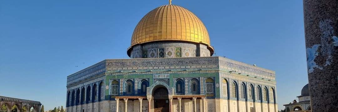 وعند الصباح يحمد القوم السرى banner