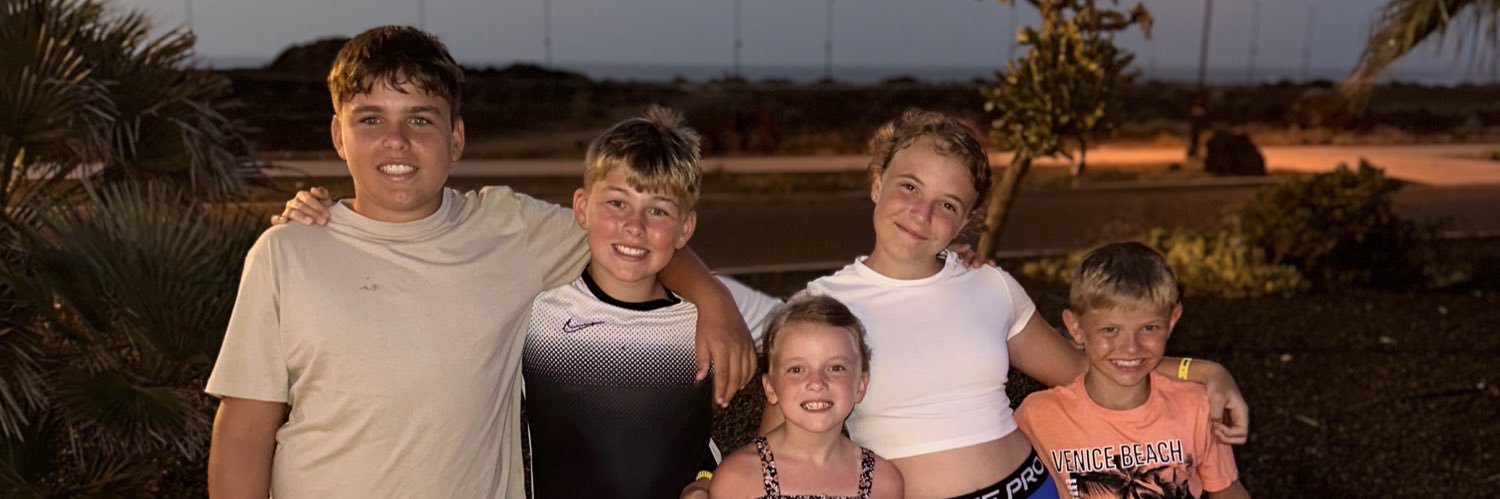 Leanne Mitchell 🖤 banner