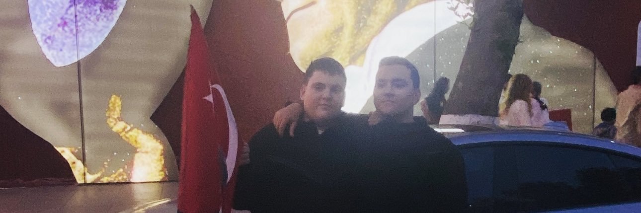BanuTwins's profile banner image