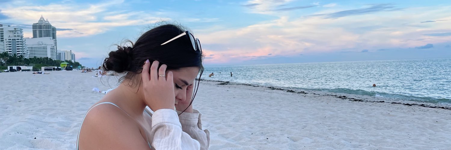LauraZapien11's profile banner image