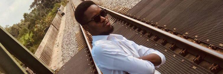 efe_maxie's profile banner image