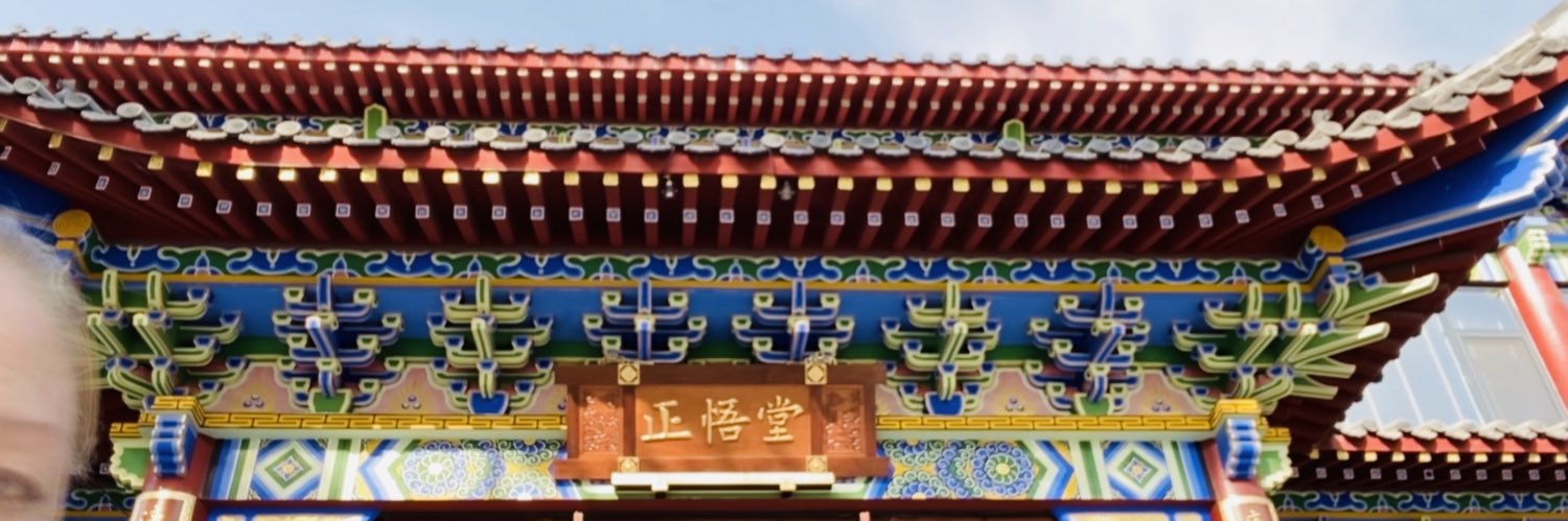 Victoria Abbott she/her banner