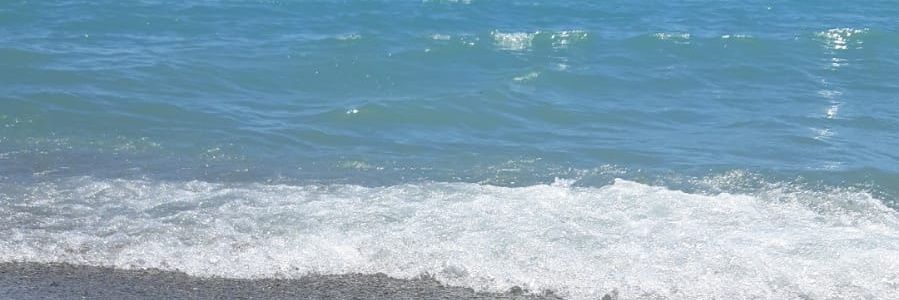 M R T banner