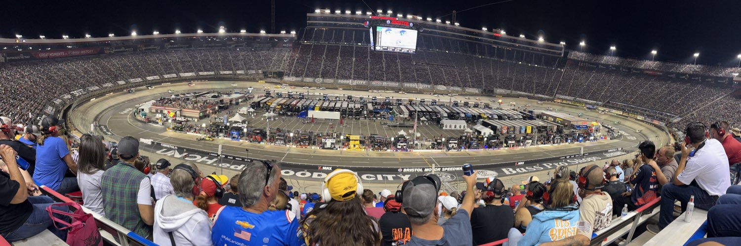 GarageArea's profile banner image