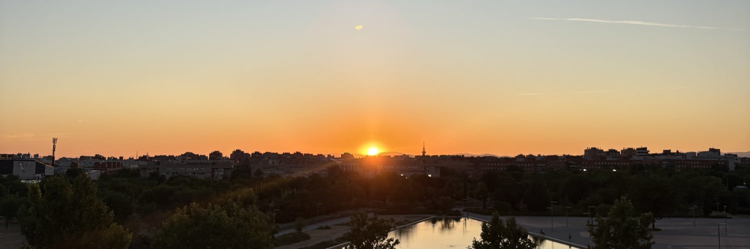 Stefany 🧡 banner
