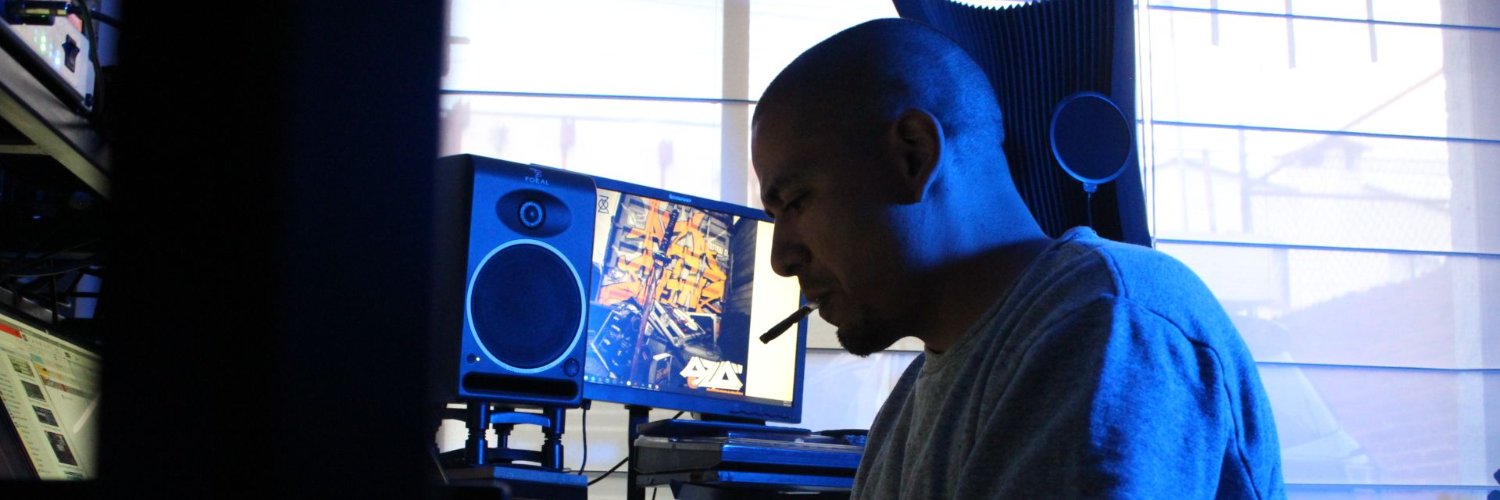 zakeuno's profile banner image