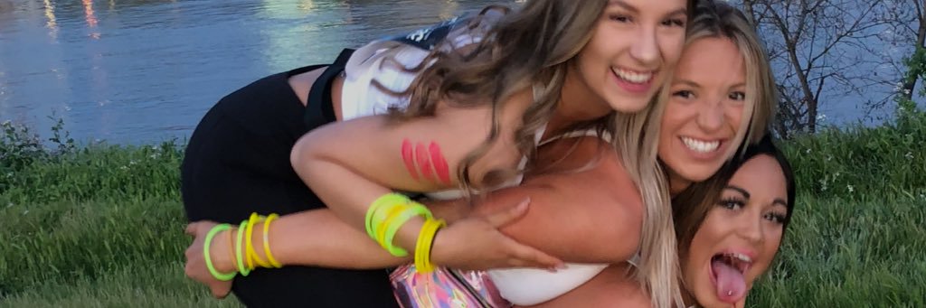 adriannaaaav's profile banner image