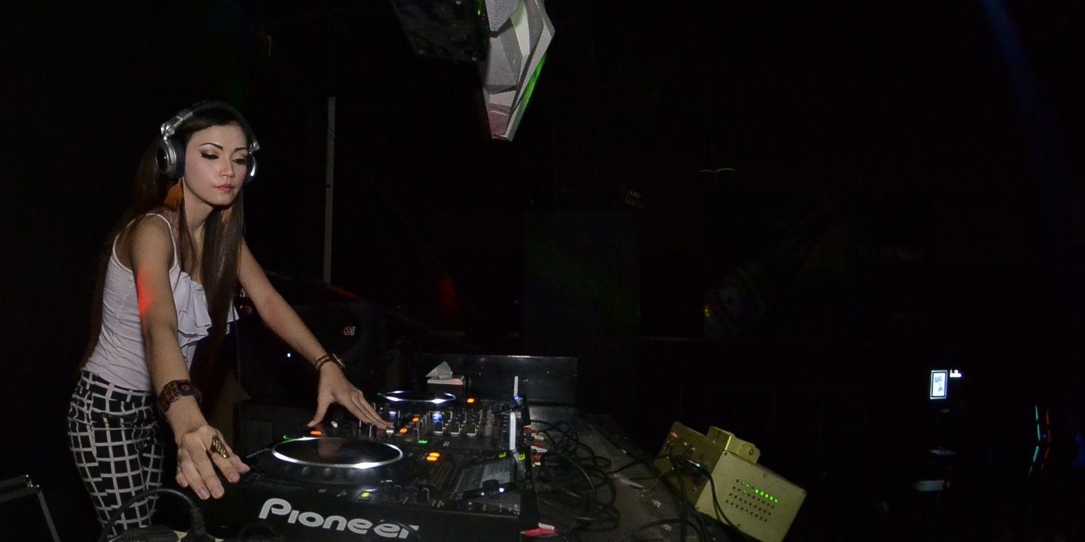 DJ RINEEZ DEVI banner