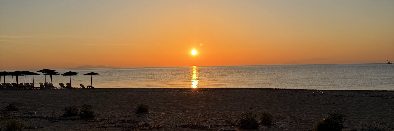Kelly 👱🏻‍♀️🌊🔆 banner