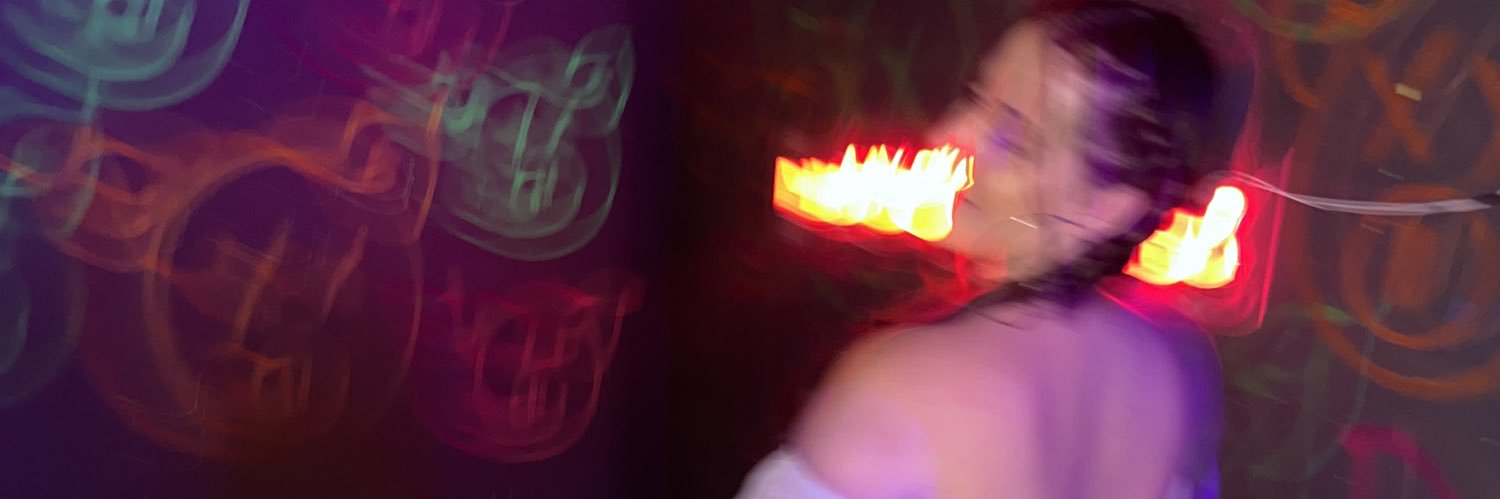 reluluti's profile banner image