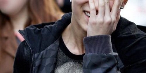 YNRA92F's profile banner image