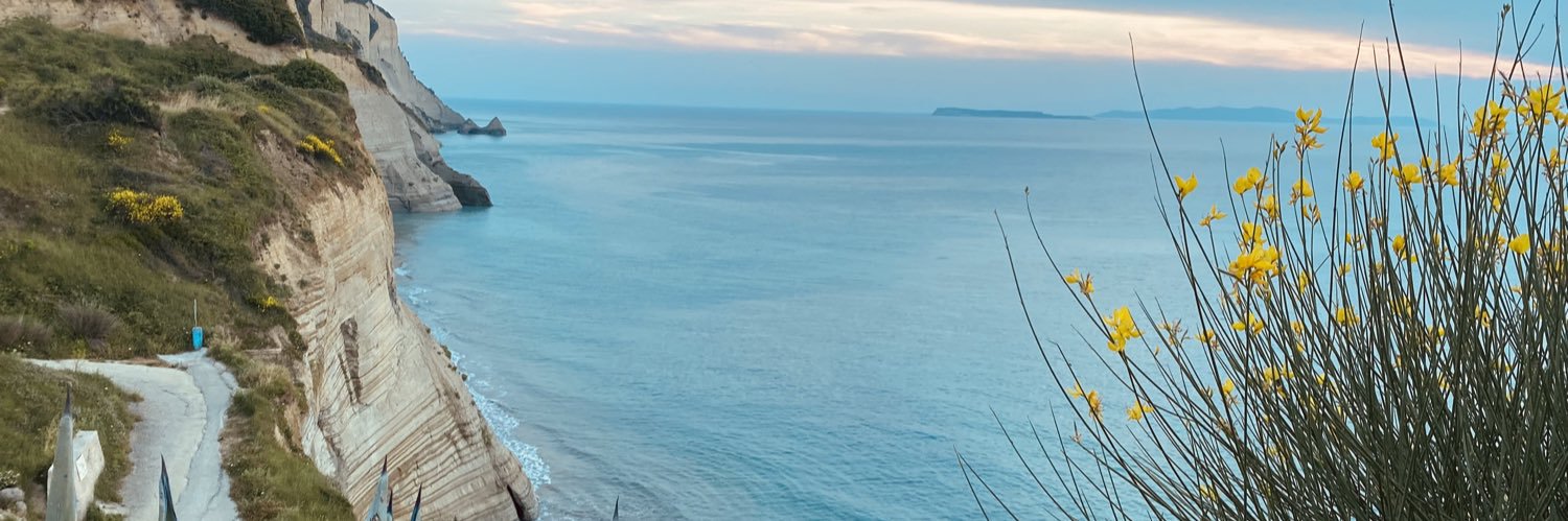 Camilaferrrari's profile banner image