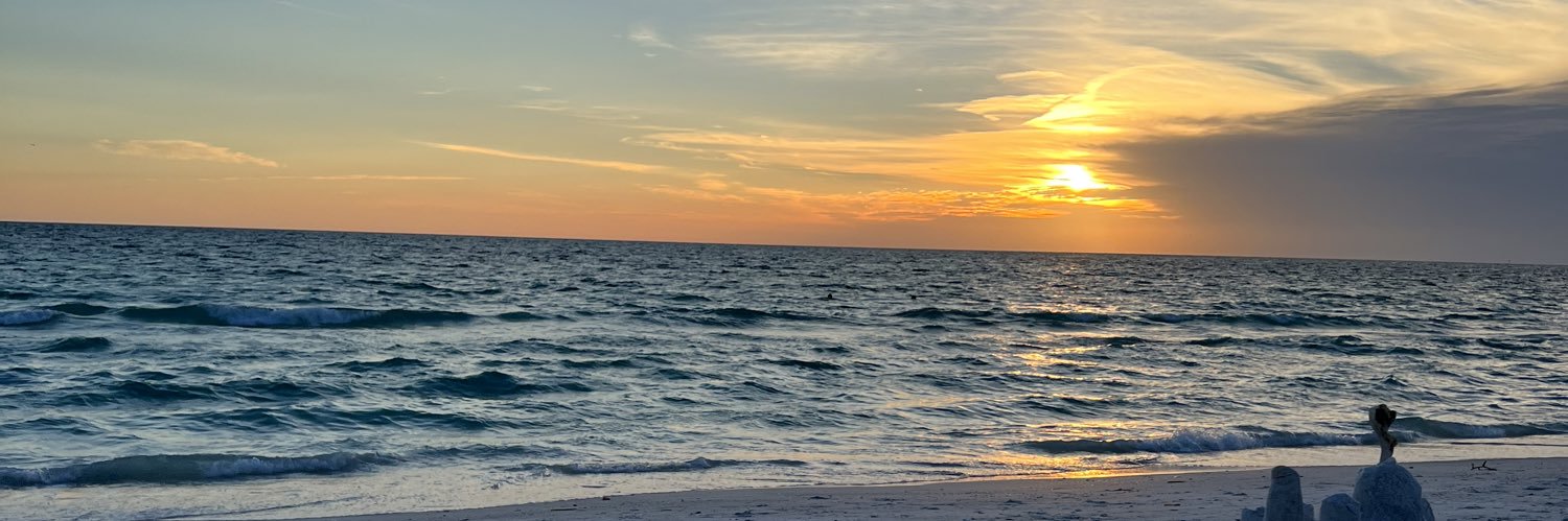 emmalouise115's profile banner image