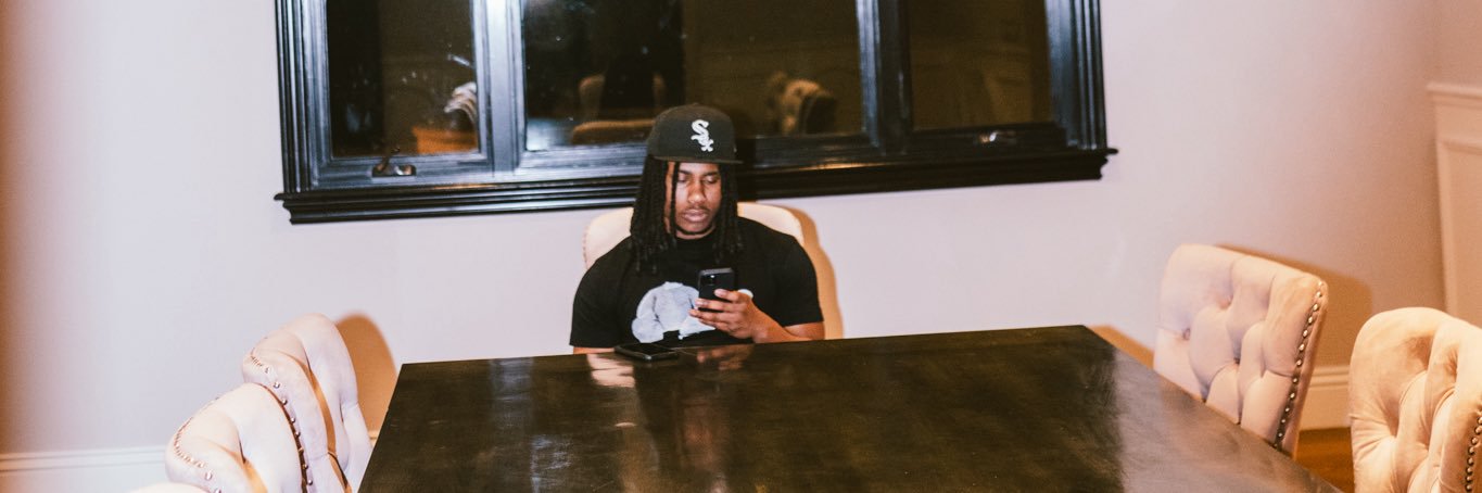 🦅 banner