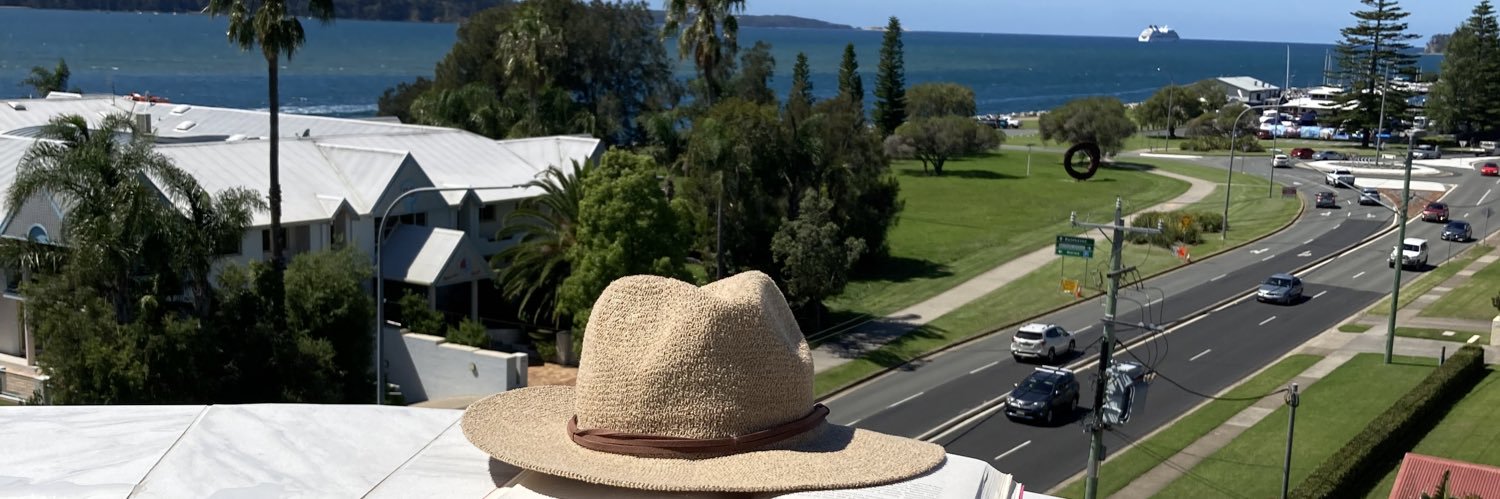 Emma 💛🖤🐯 banner