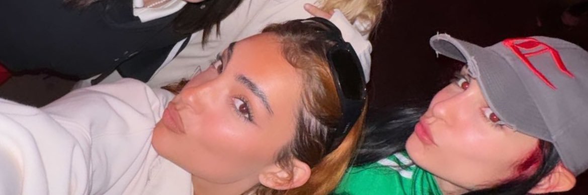 Núria(Aimer) | 💐 banner