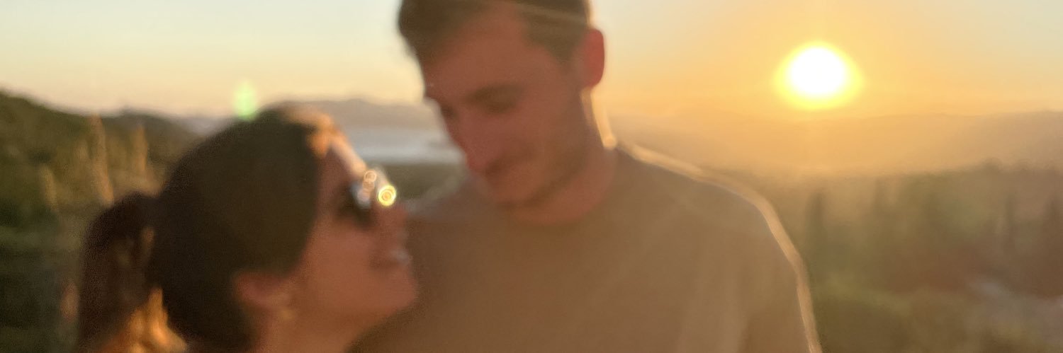 alizeehnr's profile banner image