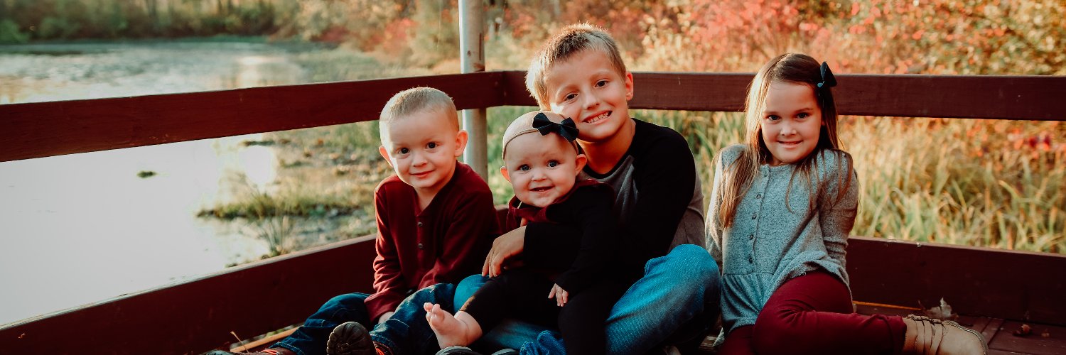_AshleyParisot's profile banner image