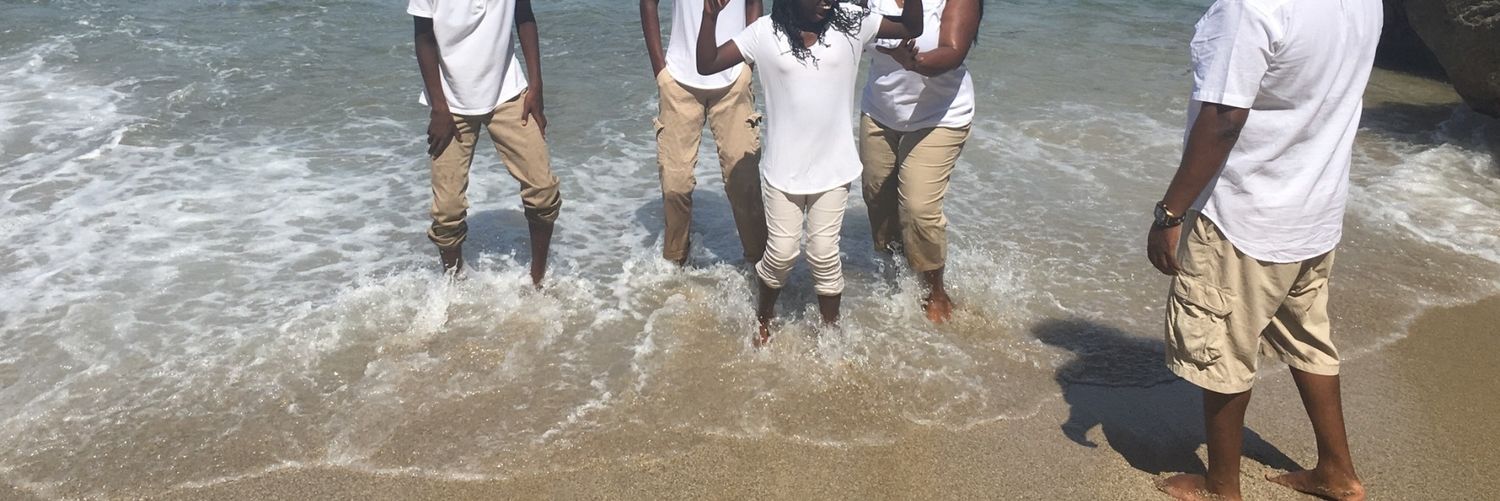 Taj Ahmad Eldridge عائلة أحمد banner