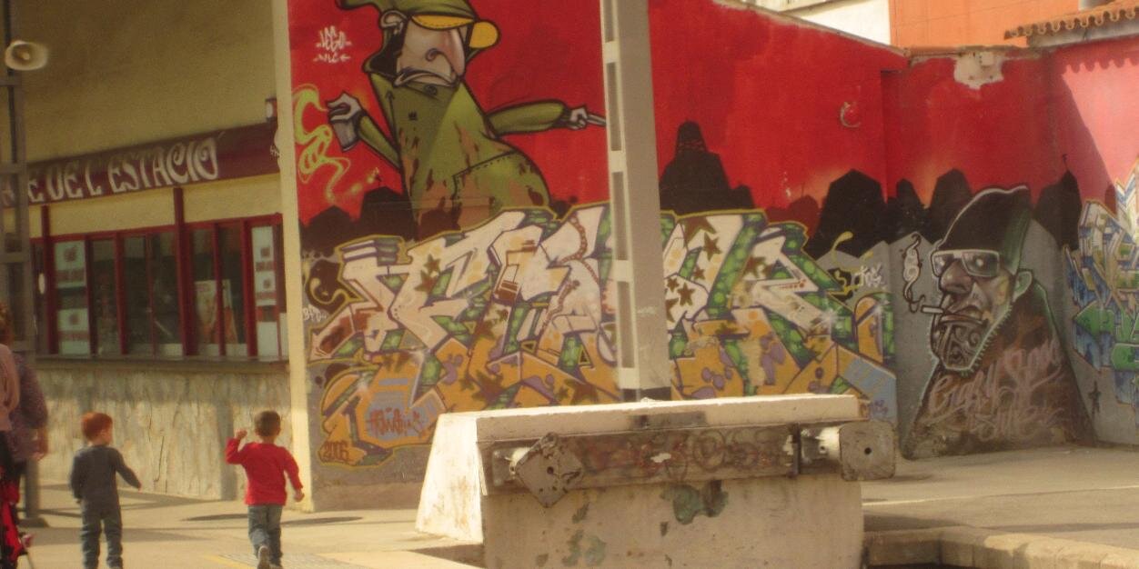 T banner