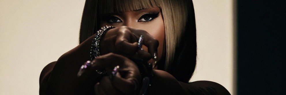 vxndella's profile banner image