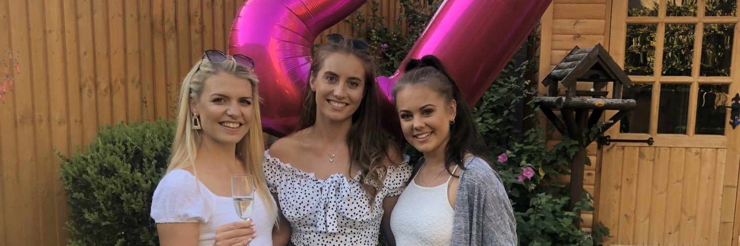 elliemcnaught_'s profile banner image