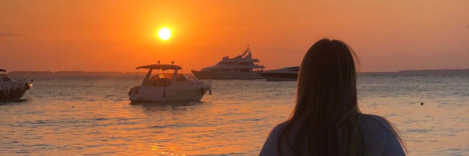 belenursoM's profile banner image
