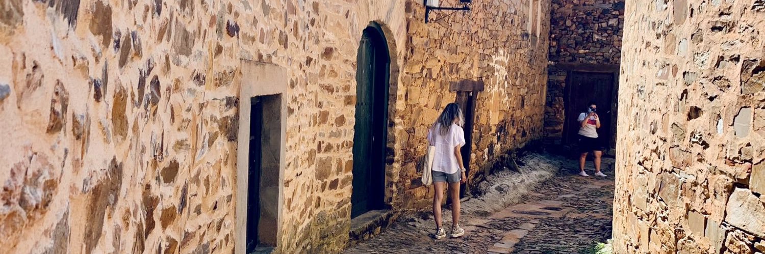 IsaGonzalez17's profile banner image