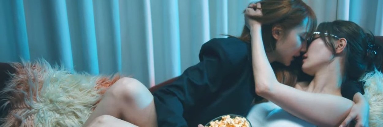 dolphinyoong's profile banner image