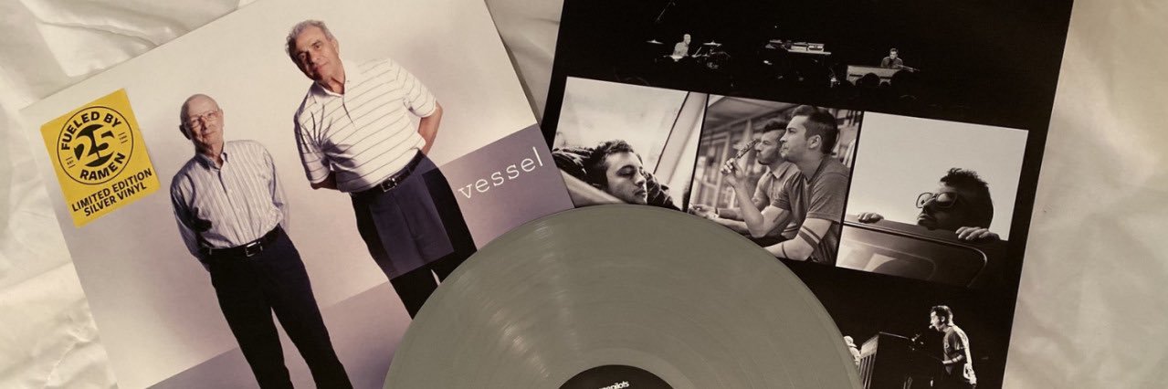 nic VIU TØP, BMTH e FOB banner