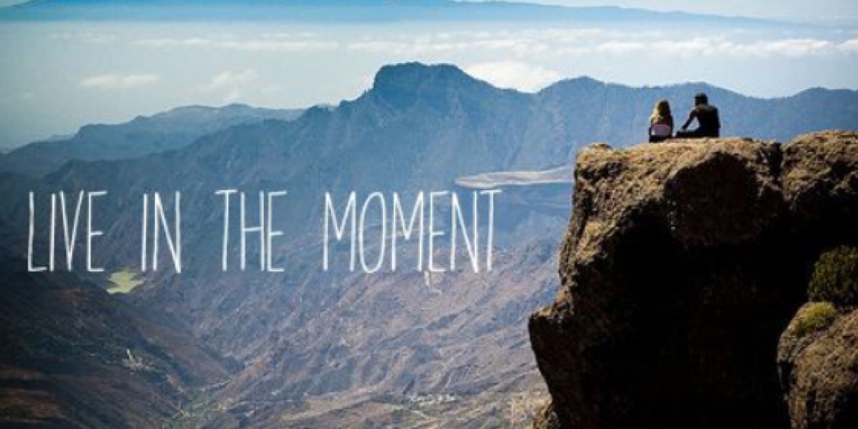 MomentLook's profile banner image
