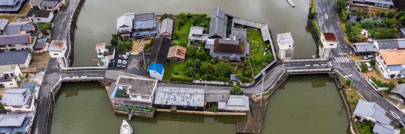 The Suburban Recluse™️ banner