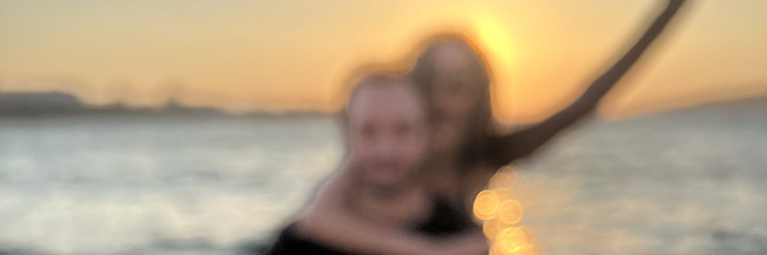 busradir's profile banner image
