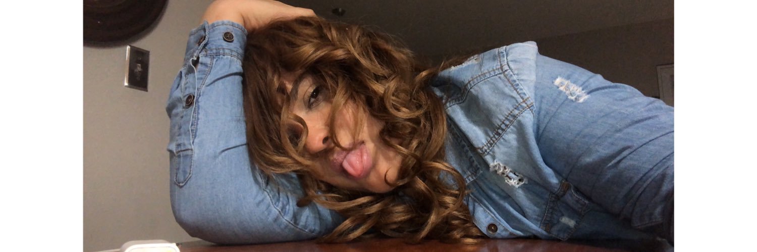 angelizcb's profile banner image