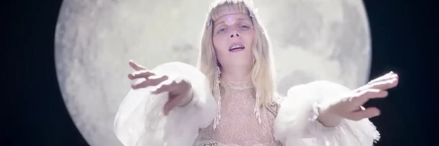 astridsiman's profile banner image