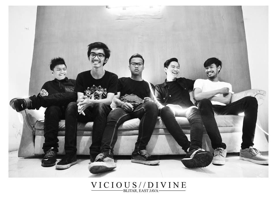 Vicious//Divine banner
