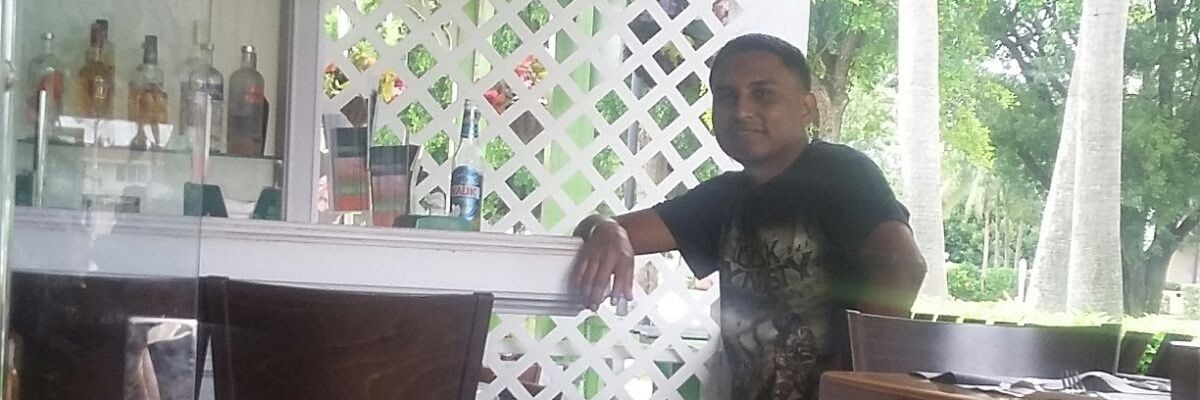 zomdur's profile banner image