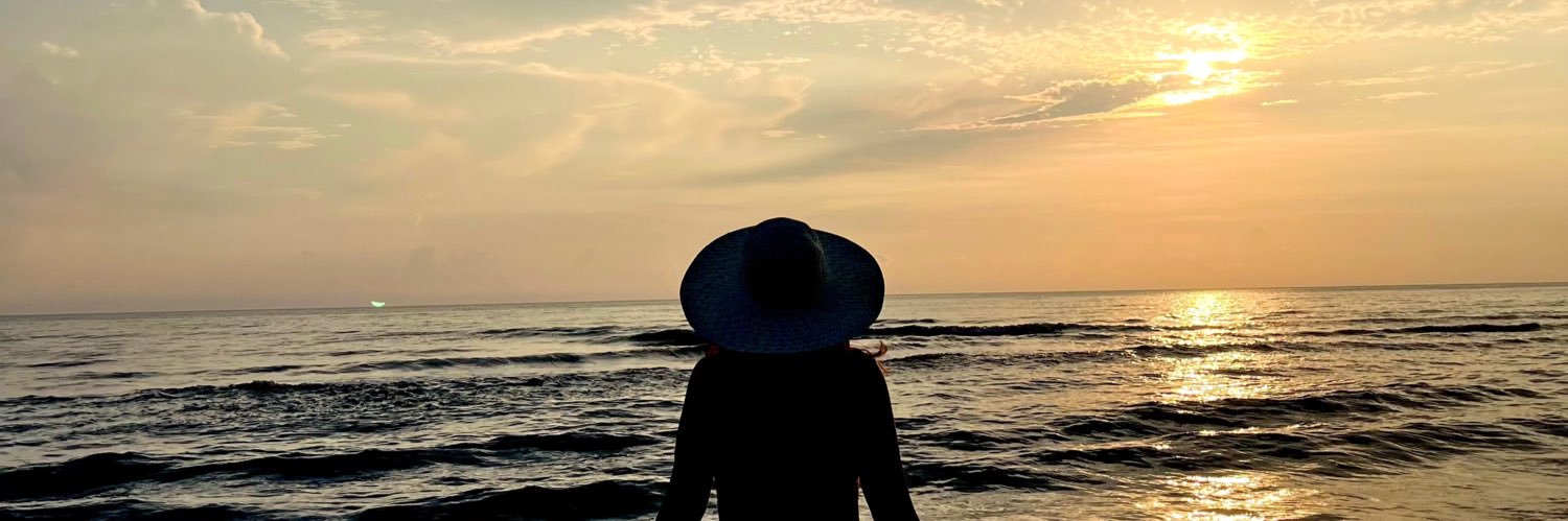 reginena_'s profile banner image