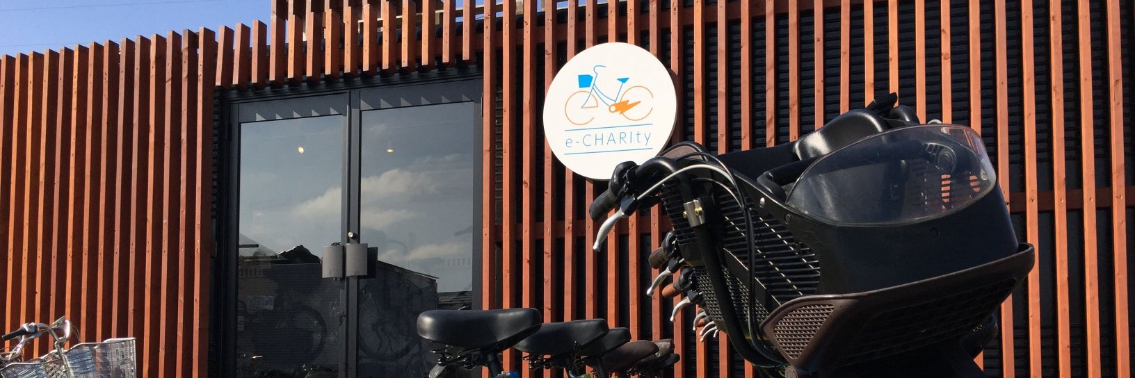 e_chari's profile banner image