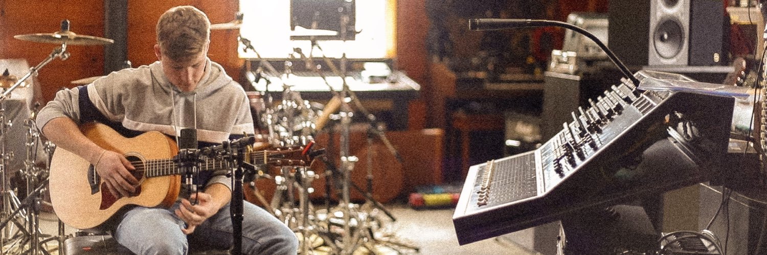 derekvox's profile banner image