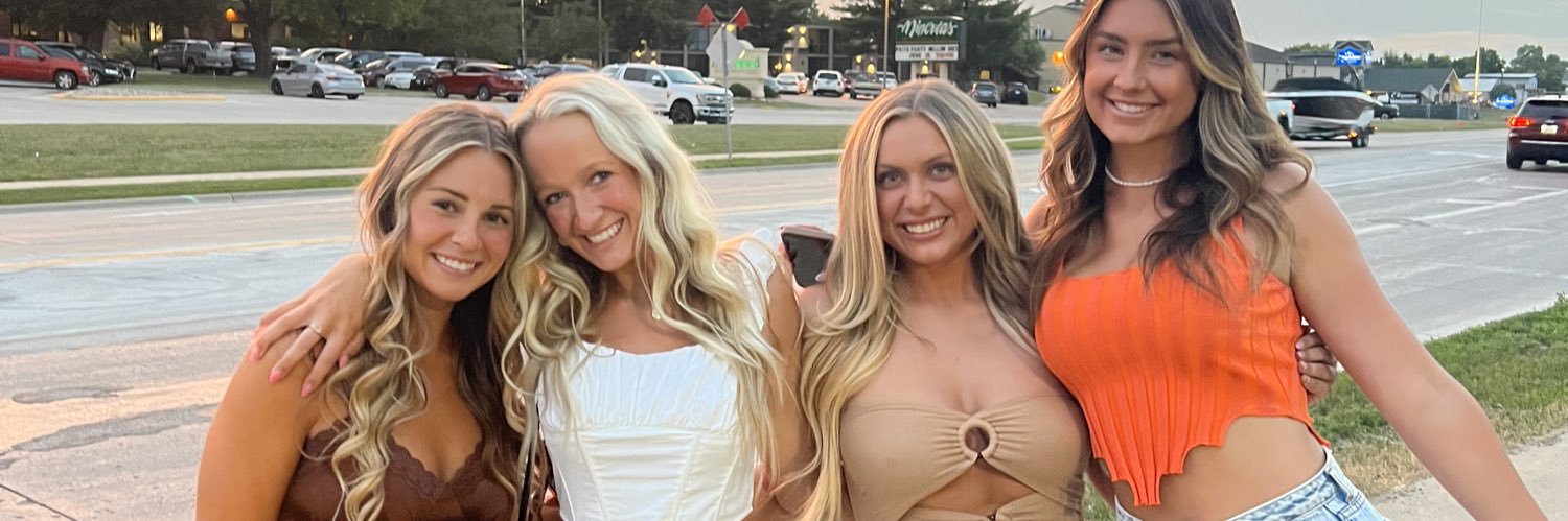 chloe_dolann's profile banner image