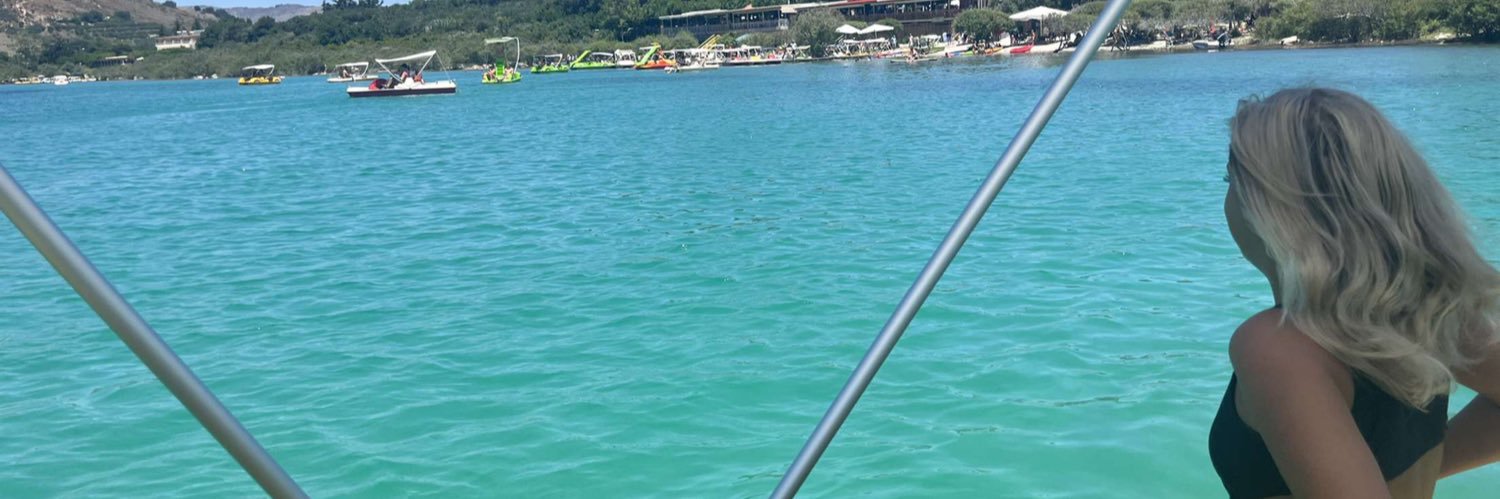 Ｂｅｔｈ Ｌｙｏｎｓ banner