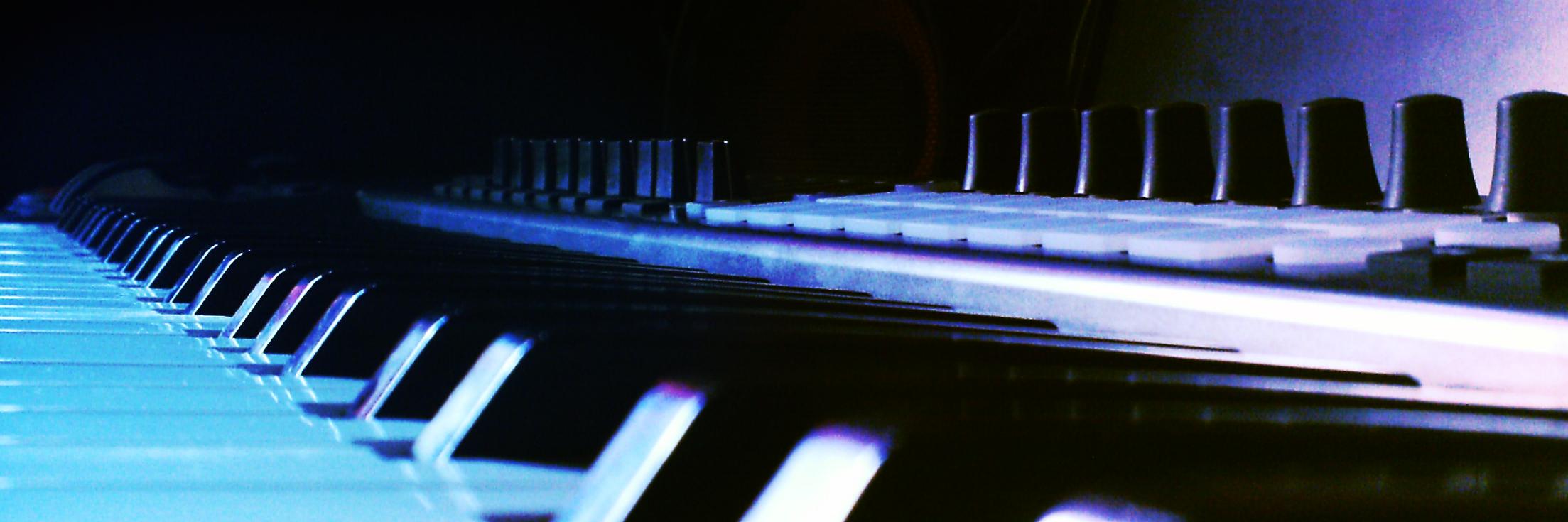 V473R10's profile banner image